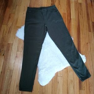NWOT Dark Olive Jegging Jeans Size L